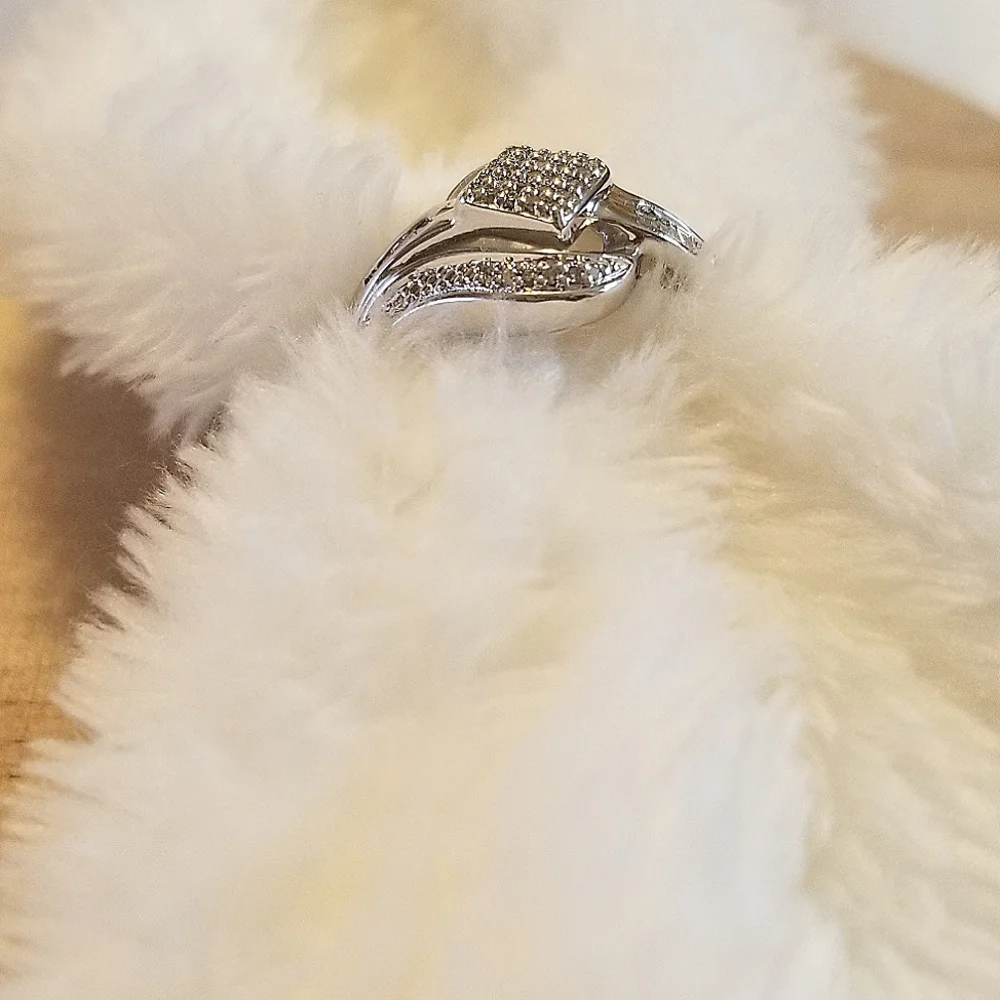 Sterling silver 1/6 cttw genuine diamond fashion ring